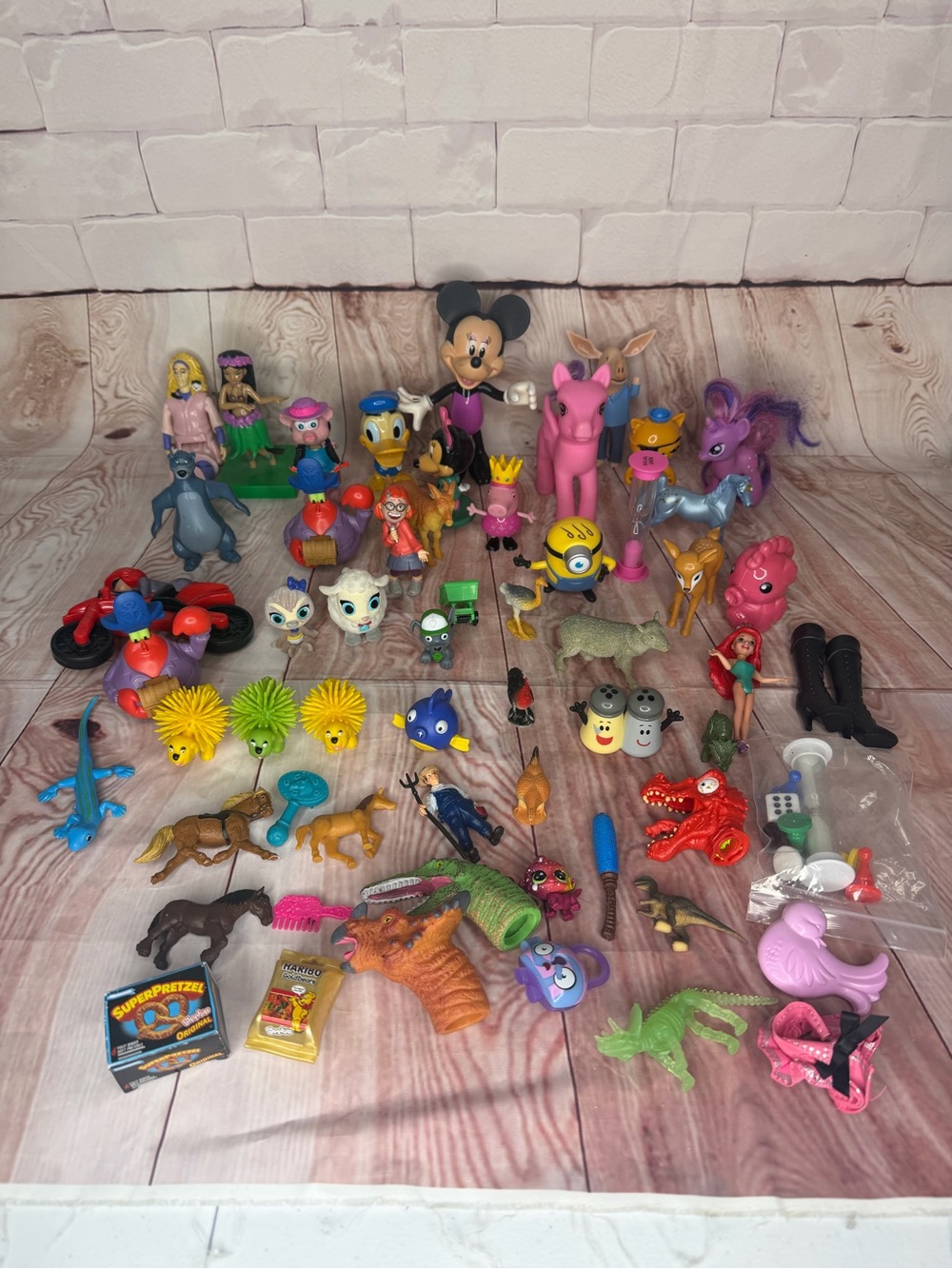 Assorted Kids Toy Lot - Mixed Colors Playset